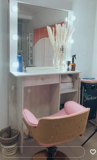 Стол Визажиста и парикмахерское кресло