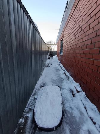 Уборка чистка снега с территории и крыш