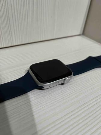 Продам часы Apple watch SE