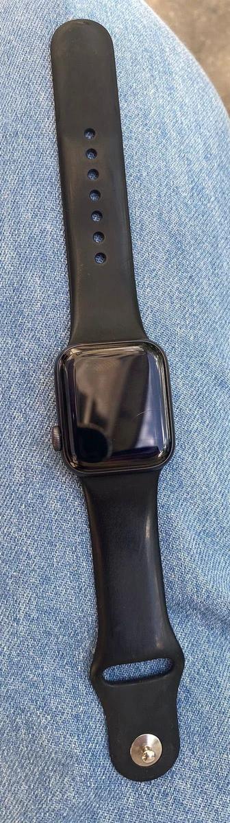 Продам apple watch SE
