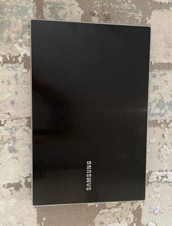 Продам срочно ноутбук Samsung np300