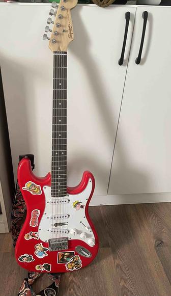 Продаю красный Fender Stratocaster