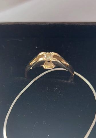 Золото кольцо с бриллиантом