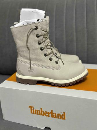 Продам новые женские зимние ботинки Timberland