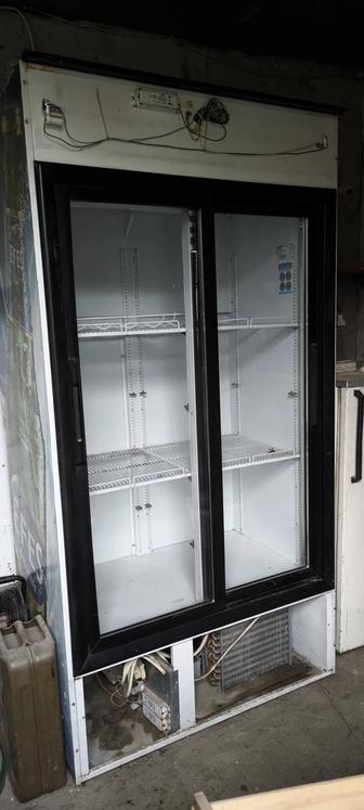 Витринный холодильник 760 литров