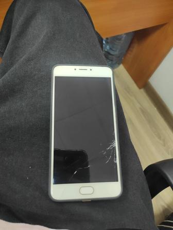 Телефон Meizu экран сломанный остальное все работает