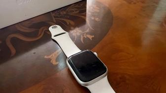 Apple Watch Series 8 45 мм Aluminum серебристый-белый