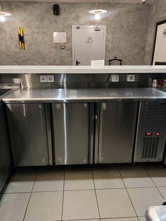 Продам стол холодильник для бара или для кухни в идеальном состоянии.