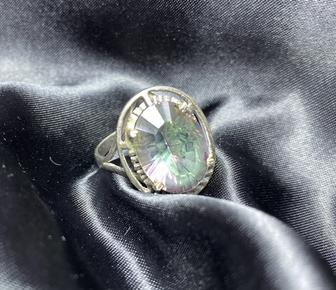Серебренное кольцо с натуральным топазом