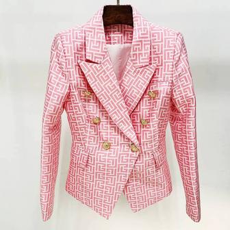 Розовый пиджак Fendi