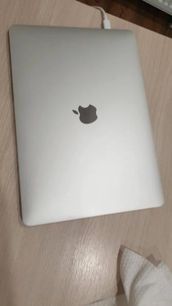 Продам MacBook Pro 13 Touch bar 8Gb/256 ГБ, модель А2159, silver