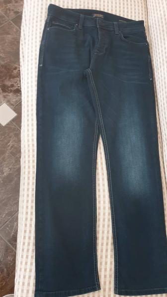 Продам темно-синие джинсы COLINS
