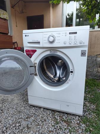 Продается стиральная машинка автомат LG на 5 кг.