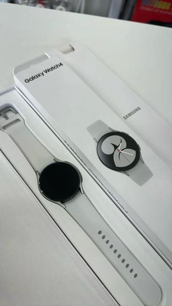 Продам smart часы Samsung Galaxy Watch 4 Б/У