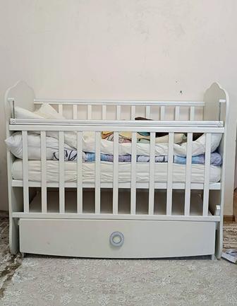 Кровать детскую с матрасом срочно продам