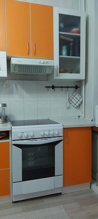Кухонный гарнитур с электрической плитой