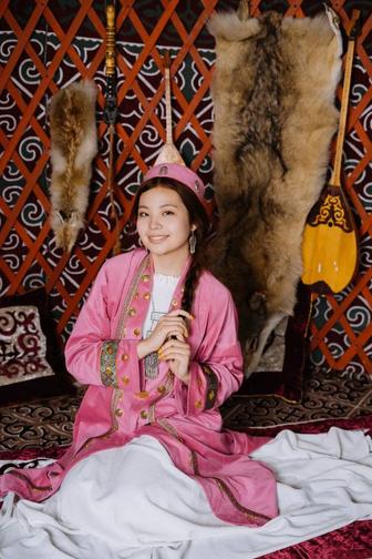 Прокат женский национальный этно костюм в цвете фуксии в Алматы