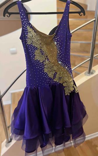 Фиолетовое платье для турниров по бальным танцам