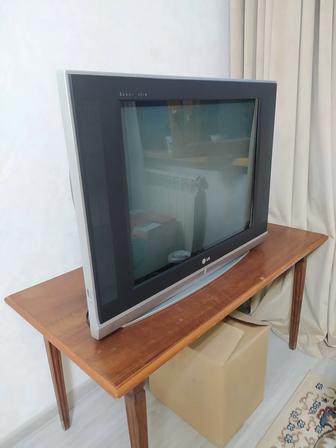 Телевизор LG серого цвета
