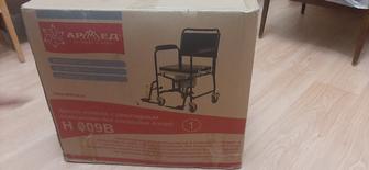 Кресло-коляска с санитарным оснощением