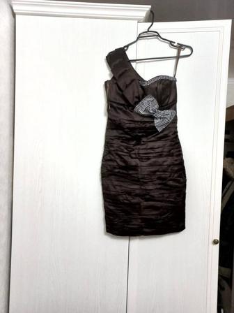 Продам атласное платья 42- 44 размер
