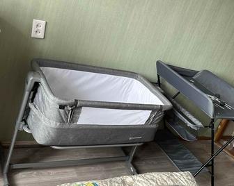 Кровать/манеж приставной Kinderkraft NESTE UP Grey Melange серый