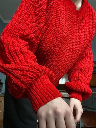 Красный свитер крупной вязки,размер L,б.у.