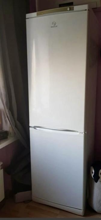 Продам Холодильник Indesit срочно