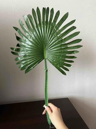 Искусственный лист пальмы