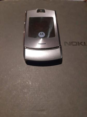 Продам Motorola V3i серый