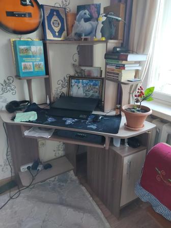 Продам компютерный стол
