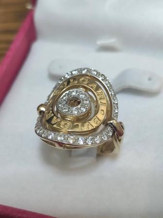 Золотое кольцо BVLGARI
