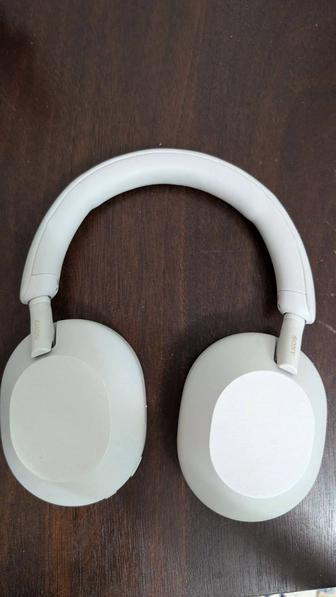 Наушники Sony WH-1000XM5 серебристый/silver