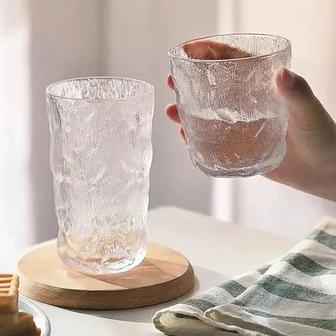 Стеклянный стакан лёд
