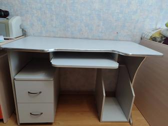 Продам компьютерный стол размер 120/60/75