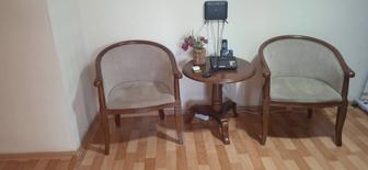 Продам мебель в прихожую, гостинную два кресла и столик