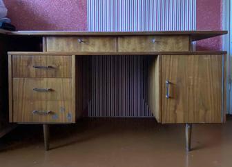 Продаю деревянный письменный стол