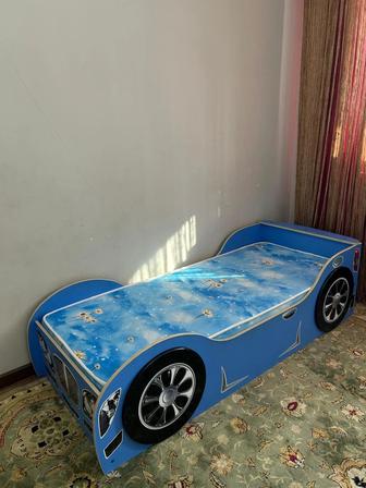 Продается детская кровать машина