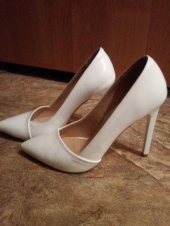 Новые туфли белого цвета Gelsomino