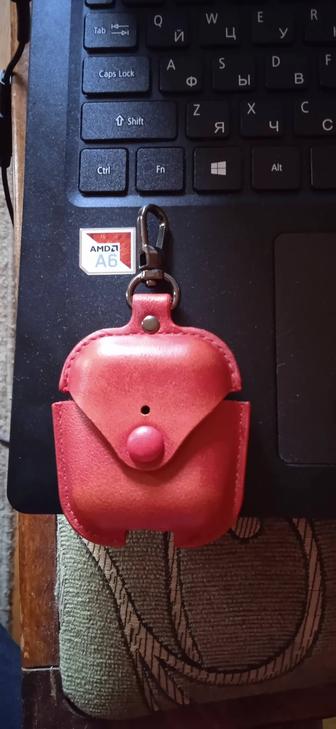 Кожаный чехол для наушников Apple Airpods Pro 2/3/Pro 2/1, рыжий.