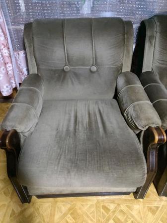 Два мягких кресла