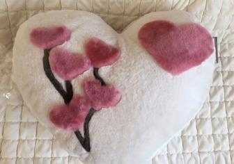 Подарки Натуральная овчина мутон подушка декоративное «сердце»
