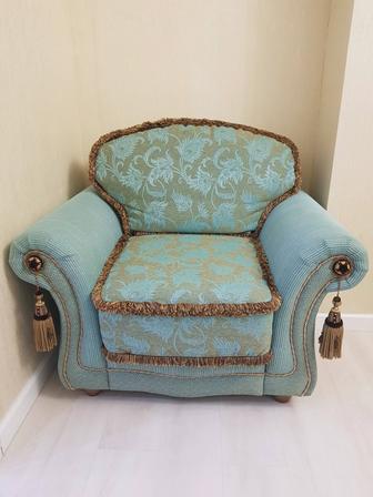 Продам мягкий уголок: диван раскладной и 2 кресла
