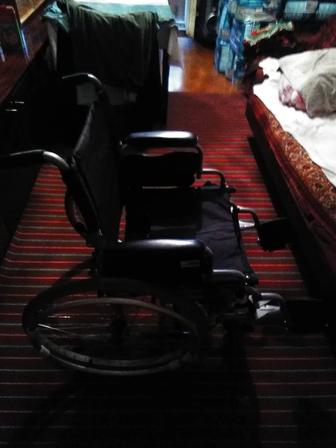 Продаю инвалид коляску прогулочная и комнатную новую