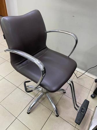 Продам кресла для парикмахеров