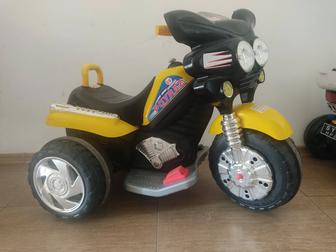 продам детский мотоцикл в хорошем состоянии заряд держит хорошо ездит