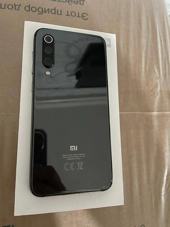 Компактный Xiaomi Mi 9se 128гб