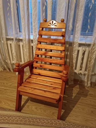 Деревянное кресло трон