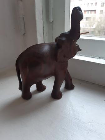 Продам статуэтку слона из красного дерева