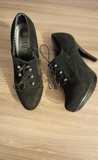 СРОЧНО Продам женские полуботинки (обувь)